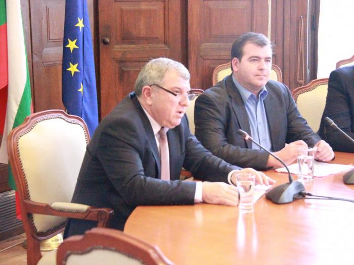 В момента се наблюдава значително изоставане на подсекторите животновъдство
